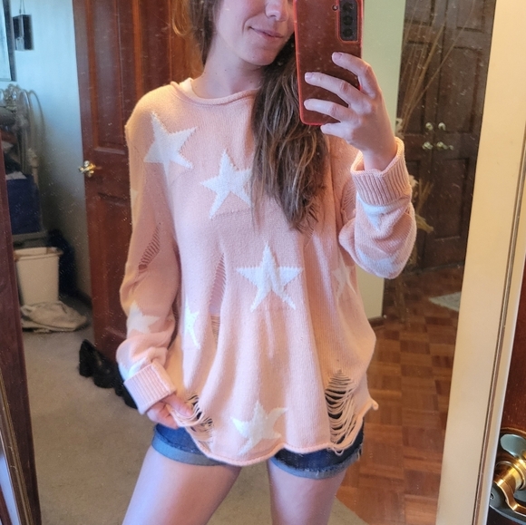 Forever 21 | Distressed Star Sweater - Picture 5 of 7